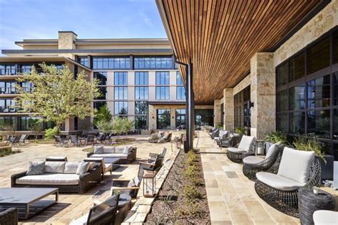 hotels near 75033.